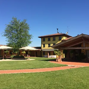 https://corte-allolmo.hotelinveneto.com
